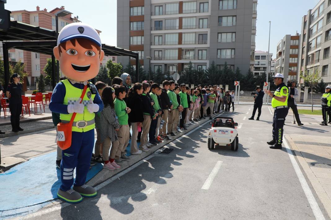 Karatay’da binlerce öğrenci 2 önemli konuda eğitim aldı 6